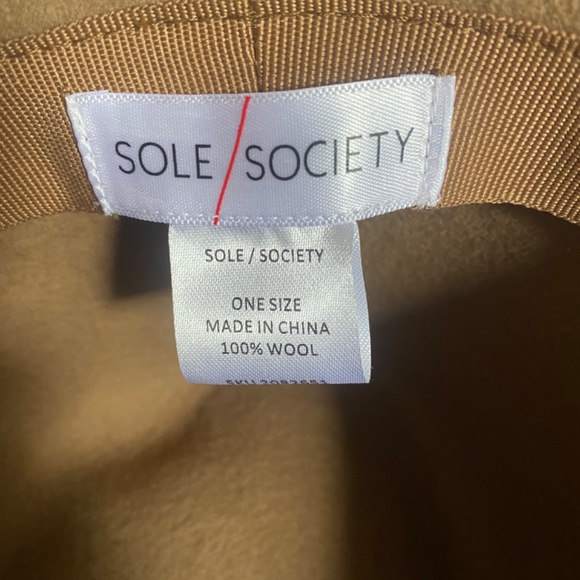 Women’s Wool Hat - Picture 3 of 3